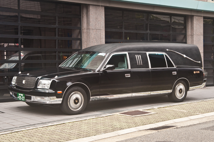 霊柩車とは？寝台車との違い・車種・手配の方法を解説｜コラム｜神戸